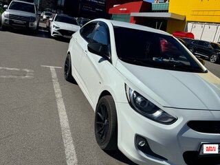 2012 Hyundai Solaris I, белый, 700000 рублей, вид 4