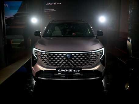 2025 Changan UNI-S I, серебристый, 3179900 рублей, вид 4
