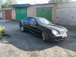 2005 Mercedes-Benz C-Класс 230 II (W203) Рестайлинг, чёрный, 700000 рублей, вид 4