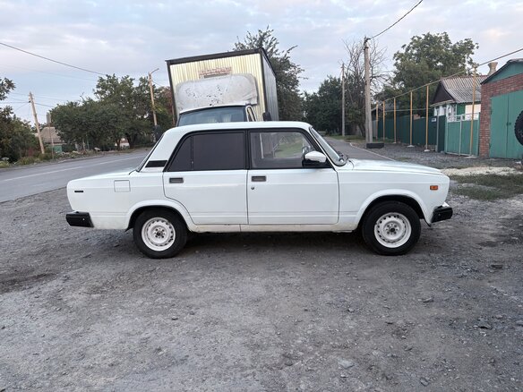 2000 Lada (ВАЗ) 2107, белый, 200000 рублей - вид 2