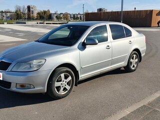 2013 Skoda Octavia II (A5) Рестайлинг, серебристый, 650000 рублей, вид 1