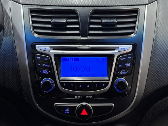 2014 Hyundai Solaris I Рестайлинг, белый, 650000 рублей - вид 13