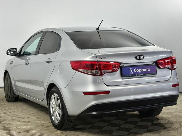 2016 Kia Rio III Рестайлинг, серебристый, 960000 рублей - вид 3