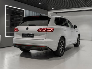 2019 Volkswagen Touareg III, белый, 3795000 рублей, вид 5