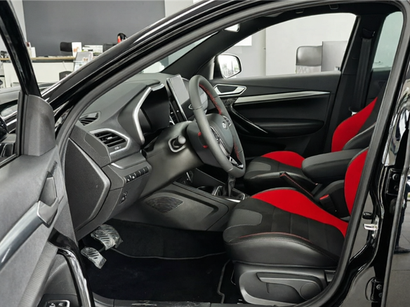 2026 Lada (ВАЗ) Vesta Sport I Рестайлинг (NG), чёрный - вид 17