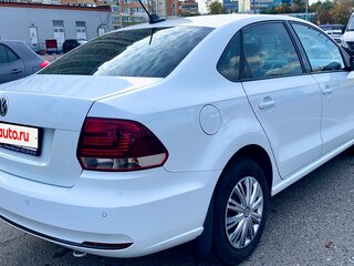 2018 Volkswagen Polo V Рестайлинг, белый, 1290000 рублей, вид 4