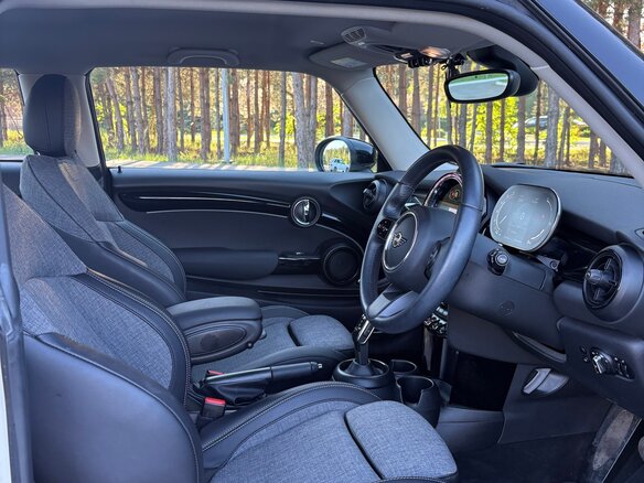 2022 Mini Hatch Cooper D III (F55/F56) Рестайлинг 2, белый, 2220000 рублей - вид 12