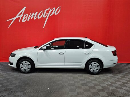 2019 Skoda Octavia III (A7) Рестайлинг, белый, 1469000 рублей, вид 2