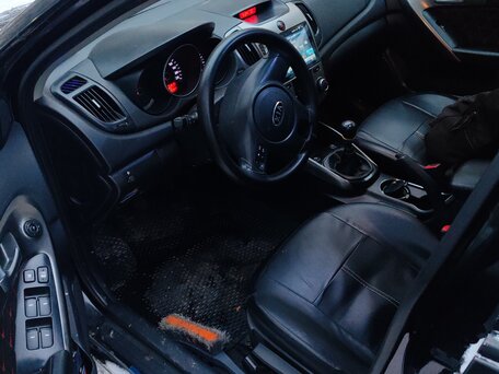 2010 Kia Cerato 6-speed II, чёрный, 650000 рублей, вид 4