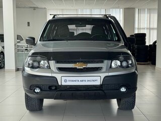 2017 Chevrolet Niva I Рестайлинг, серебристый, 505000 рублей, вид 2