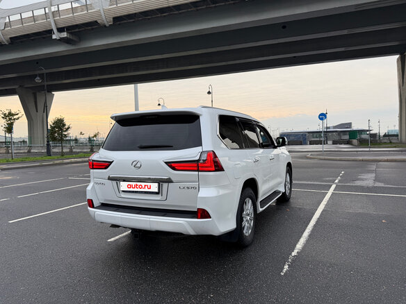 2018 Lexus LX 570 III Рестайлинг 2, белый, 9250000 рублей - вид 5