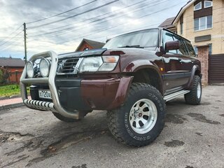 2000 Nissan Patrol V (Y61), пурпурный, 1700000 рублей, вид 1
