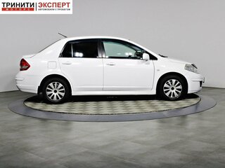 2011 Nissan Tiida I Рестайлинг, белый, 725000 рублей, вид 4