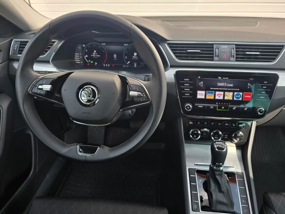 2023 Skoda Superb III Рестайлинг, серебристый, 2650000 рублей - вид 10