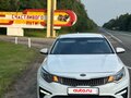 2019 Kia Optima IV Рестайлинг, белый, 1490000 рублей - вид 2