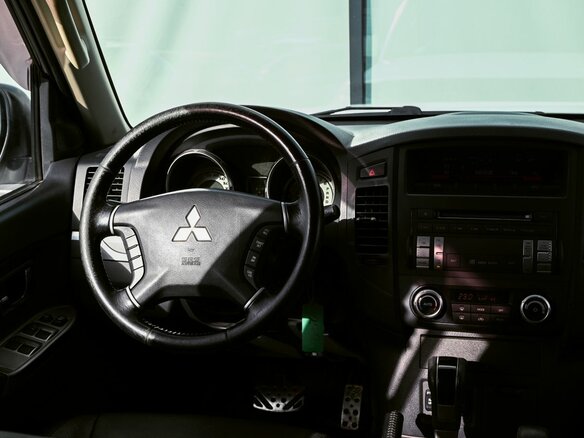 2014 Mitsubishi Pajero IV Рестайлинг 1, белый, 2075000 рублей - вид 17