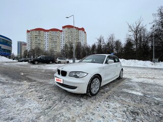 2010 BMW 1 серии 116i I (E81/E82/E87/E88) Рестайлинг, белый, 1350000 рублей, вид 3