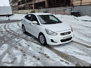 2013 Hyundai Solaris I, белый, 650000 рублей, вид 3