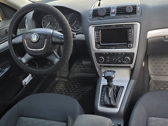 2012 Skoda Octavia II (A5) Рестайлинг, белый, 735000 рублей - вид 6