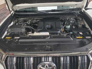 2018 Toyota Land Cruiser Prado 150 Series Рестайлинг 2, белый, 5600000 рублей, вид 4