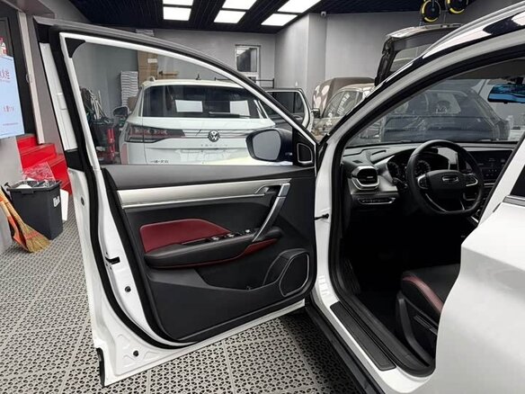 2023 Geely Binyue I Рестайлинг, белый, 1250000 рублей - вид 8