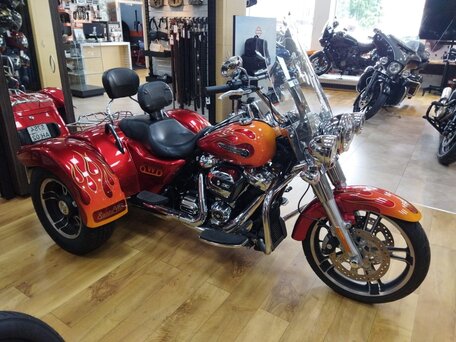 2020 Harley-Davidson Freewheeler, красный, 4250000 рублей, вид 4