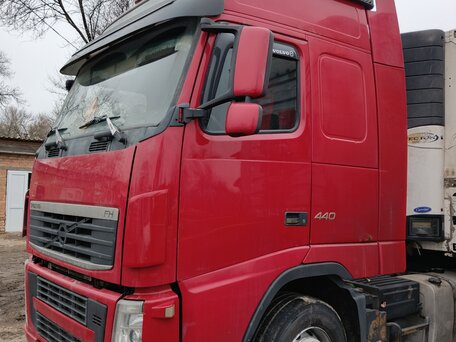 2013 Volvo FH, красный, 3500000 рублей, вид 2