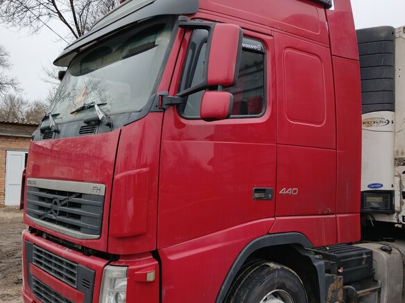2013 Volvo FH, красный, 3500000 рублей - вид 1