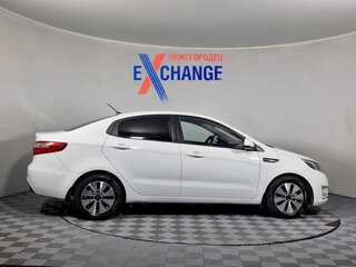 2013 Kia Rio 5-speed III, белый, 622000 рублей, вид 3