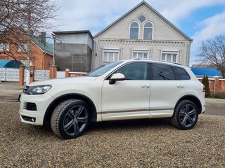 2011 Volkswagen Touareg II, белый, 2290000 рублей, вид 4