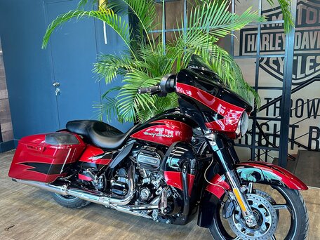 2017 Harley-Davidson CVO Street Glide, красный, 2150000 рублей, вид 3