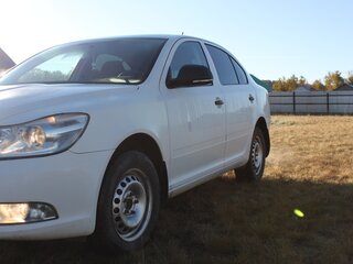 2012 Skoda Octavia II (A5) Рестайлинг, белый, 750000 рублей, вид 3