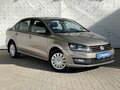 2017 Volkswagen Polo V Рестайлинг, бежевый, 1140000 рублей - вид 2