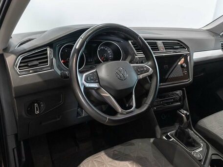 2021 Volkswagen Tiguan II Рестайлинг, коричневый, 2765254 рублей, вид 5