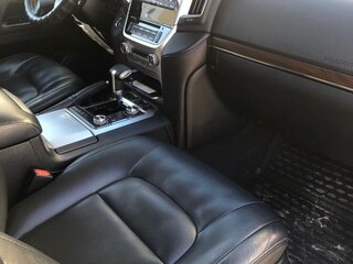 2015 Toyota Land Cruiser 200 Series Рестайлинг 2, серебристый, 6500000 рублей, вид 4