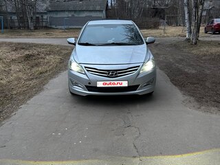 2014 Hyundai Solaris I Рестайлинг, серебристый, 480000 рублей, вид 1