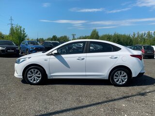 2022 Hyundai Solaris II Рестайлинг, белый, 1613500 рублей, вид 2
