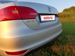 2013 Volkswagen Jetta VI, серебристый, 1015000 рублей, вид 2