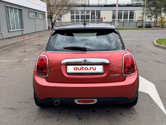2020 Mini Hatch Cooper III (F55/F56) Рестайлинг, красный, 2300000 рублей - вид 2