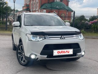 2014 Mitsubishi Outlander III Рестайлинг, белый, 1450000 рублей, вид 3