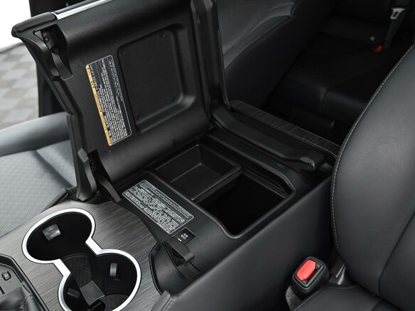 2023 Toyota Land Cruiser 300 Series, чёрный, 9900000 рублей - вид 11