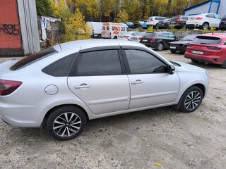 2024 Lada (ВАЗ) Granta I Рестайлинг, серебристый, 900000 рублей, вид 2