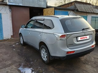 2013 Mitsubishi Outlander III, серебристый, 1650000 рублей, вид 3