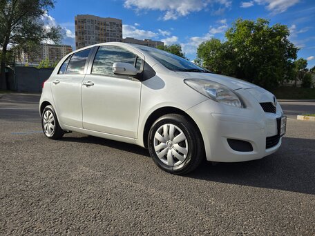 2009 Toyota Vitz II (XP90), белый, 755000 рублей, вид 1