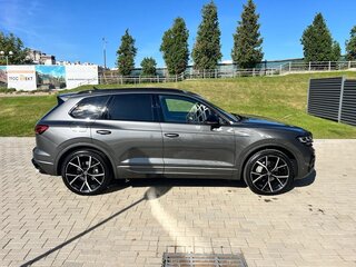 2026 Volkswagen Touareg III Рестайлинг, серый, 10200000 рублей, вид 2