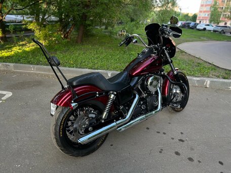 2017 Harley-Davidson Street Bob, красный, 1060000 рублей, вид 4