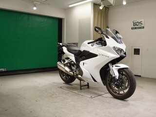 2010 Honda VFR 800, белый, 646000 рублей, вид 2