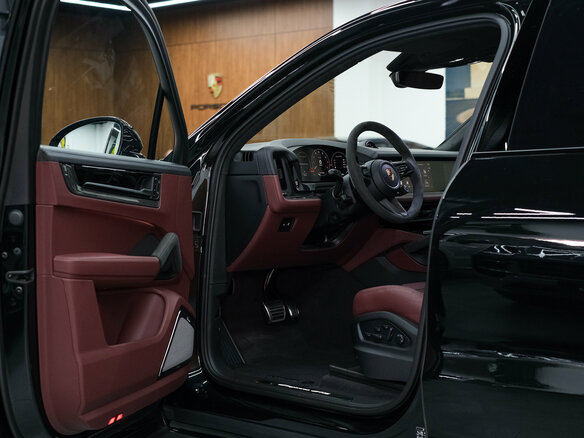 2026 Porsche Cayenne GTS III Рестайлинг, чёрный, 25600000 рублей - вид 10