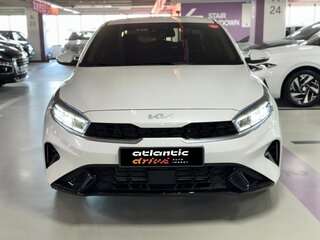 2024 Kia K3 II Рестайлинг, белый, 2340000 рублей, вид 2