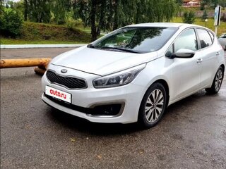 2017 Kia Ceed II Рестайлинг, белый, 1450000 рублей, вид 1